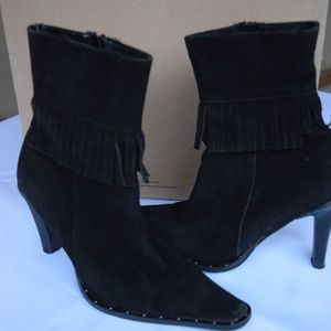 Suedo Heeled Cowgirl Boot in Black (39)